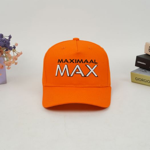 Oranje pet met Maximaal Max