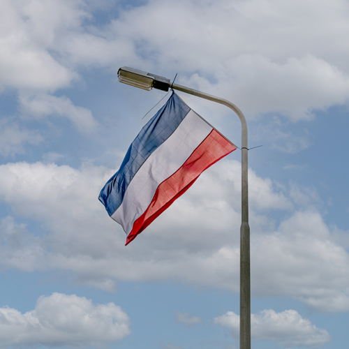 Wat betekent de Nederlandse vlag op de kop?